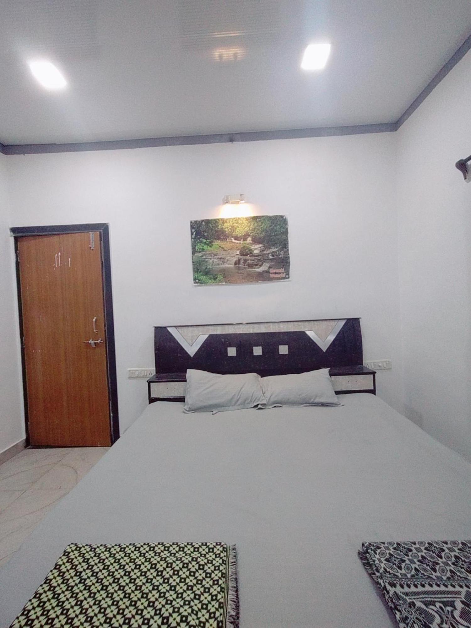 Hotel Seafront Murud  Ngoại thất bức ảnh